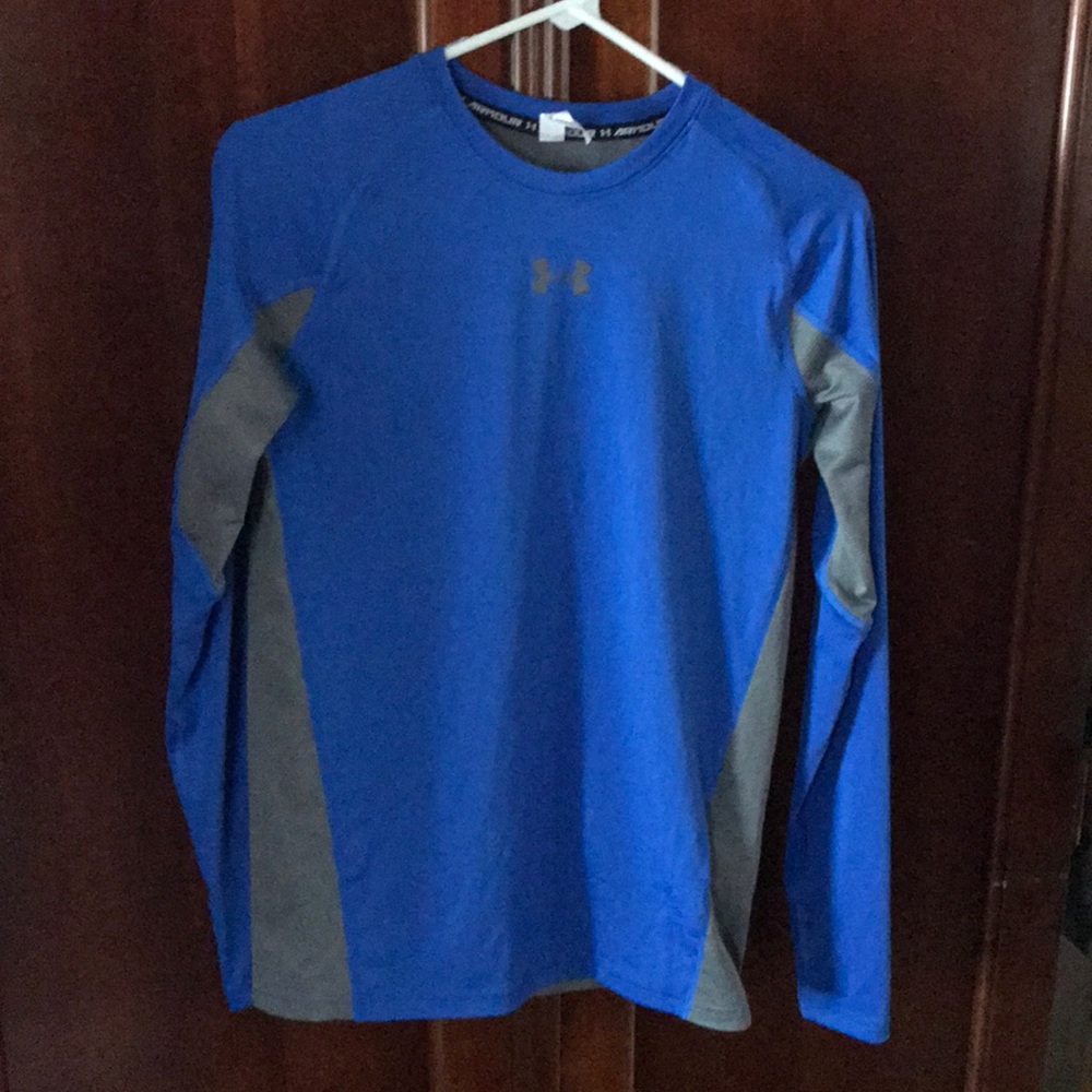 Under Armour top